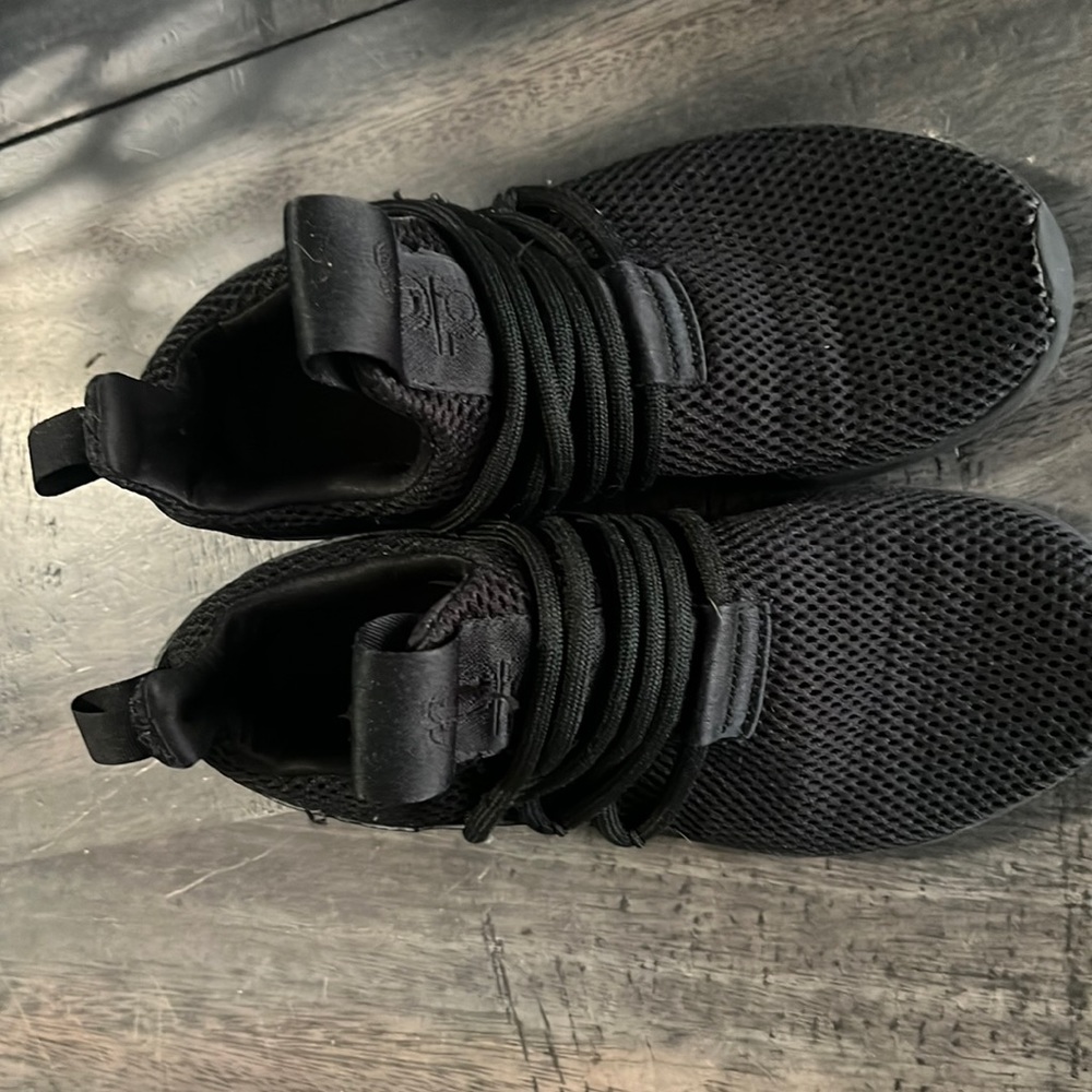 Boys size 3 1/2 Adidas Cloudfoam shoes